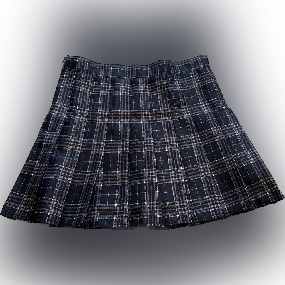 NEW (no tags) mini plaid skirt size Small.